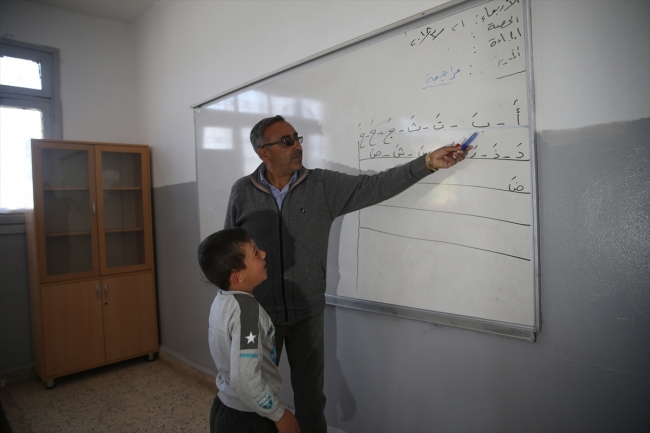 Terörden kurtarılan Afrin'de okullar onarılıyor
